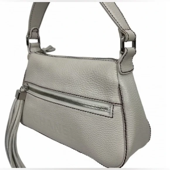 EUC! Authentic vintage Chanel embossed pebble leather bag - Picture 3 of 16